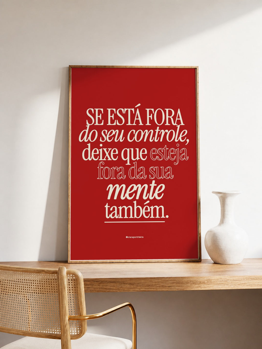 Quadro Fora da Sua Mente emoldurado em ambiente, mockup 1