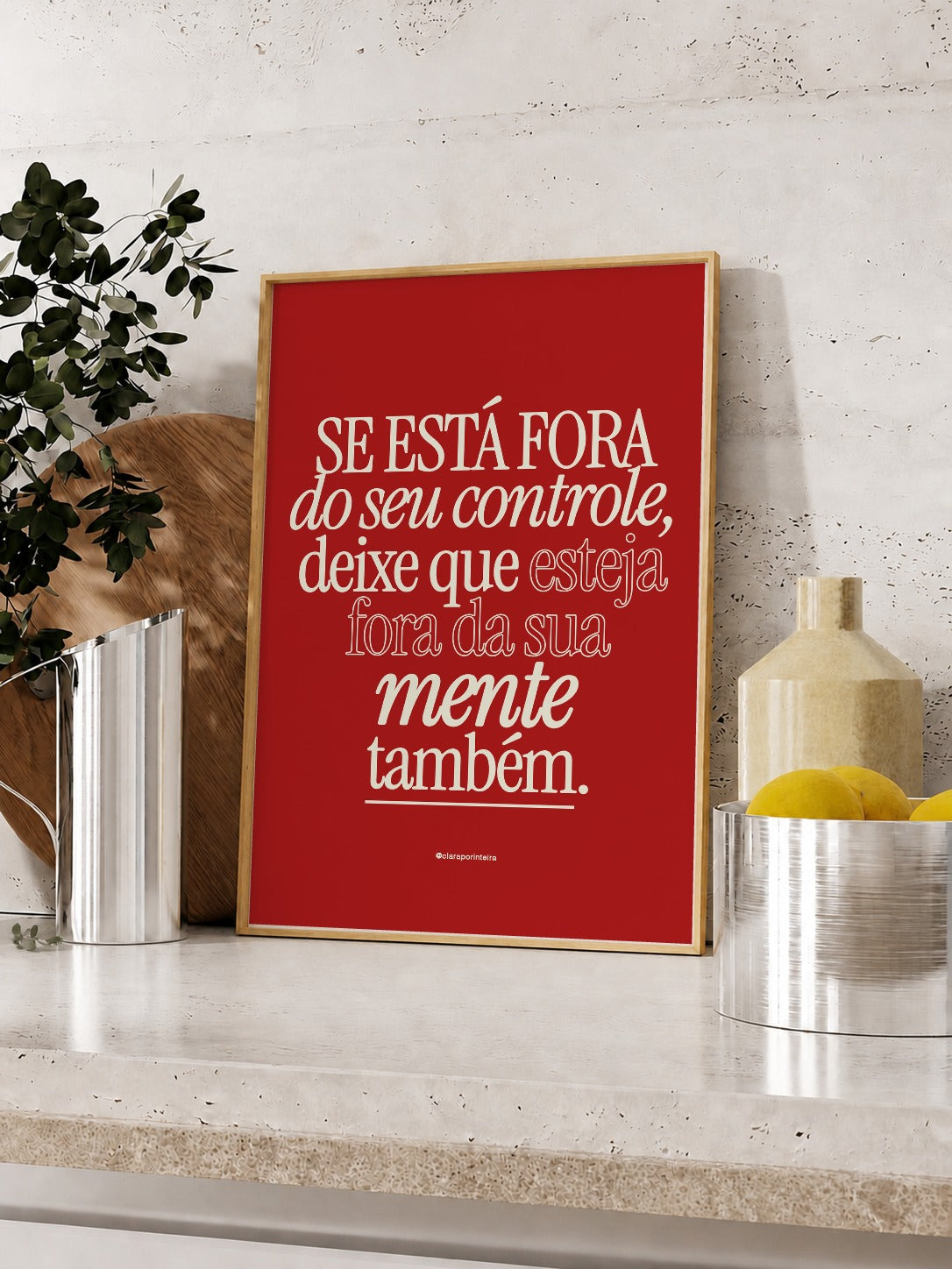 Quadro Fora da Sua Mente emoldurado em ambiente, mockup 3