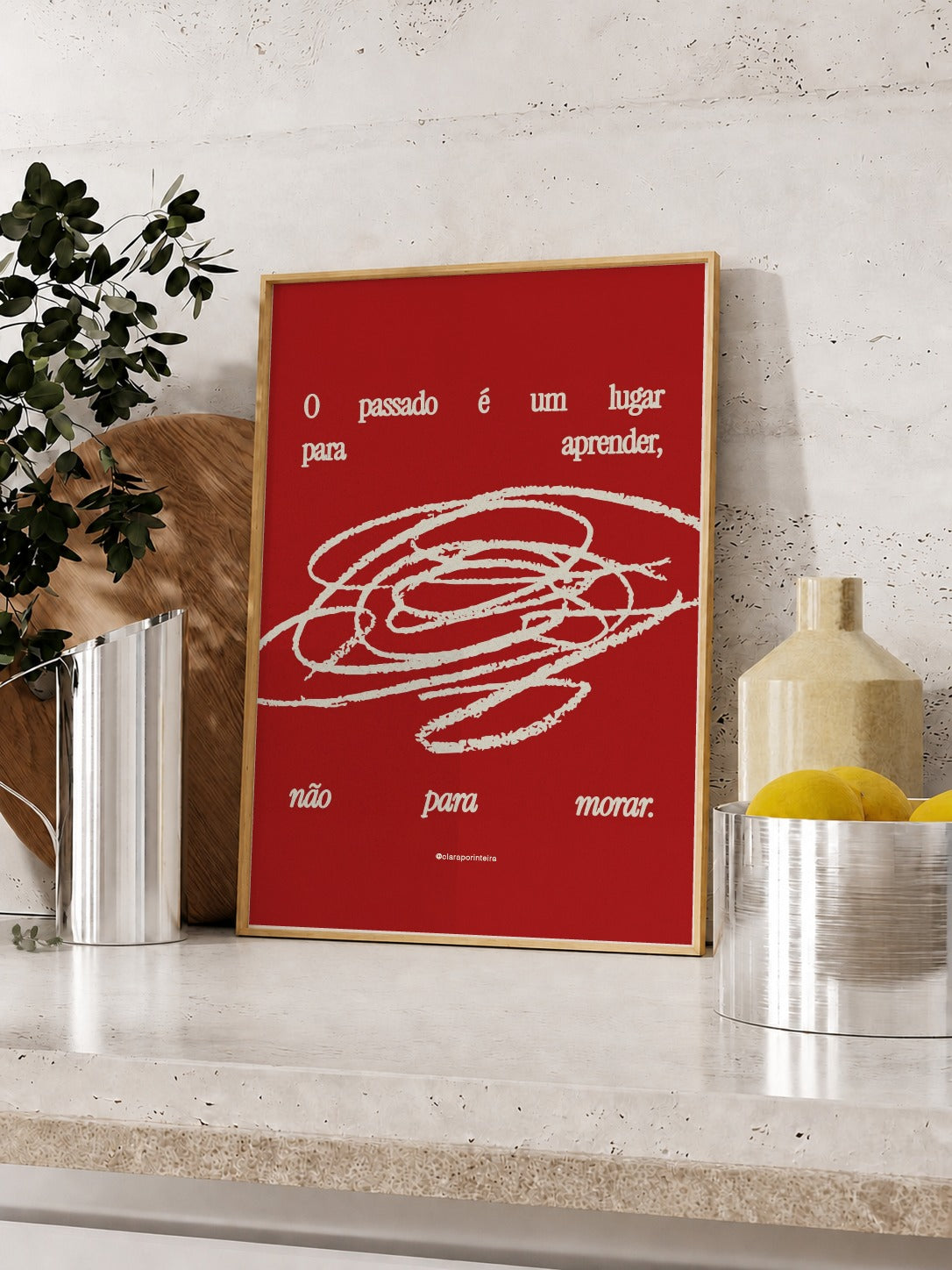 Quadro O Passado emoldurado em ambiente, mockup 3
