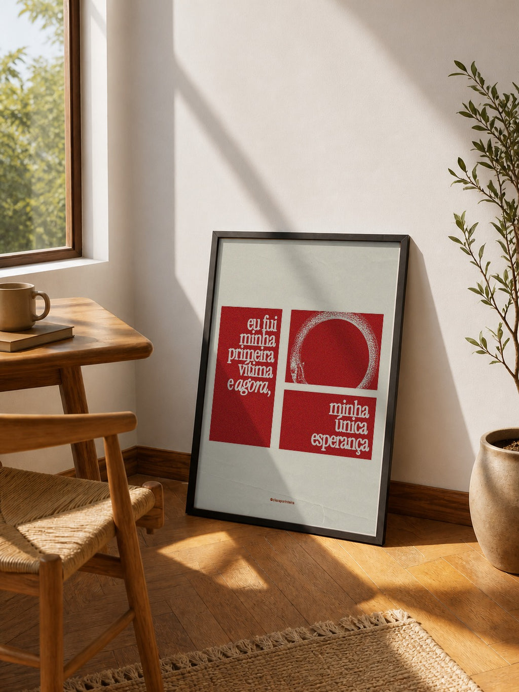 Quadro Primeira Vítima emoldurado em ambiente, mockup 4